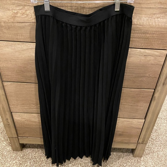 a new day Dresses & Skirts - a new day Black Pleated Midi Skirt